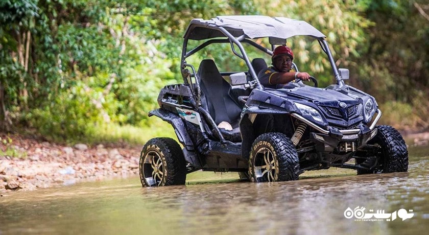 سرگرمی سواری با خودروی همه جارو در کوسامویی شهر تایلند کشور کو سامویی