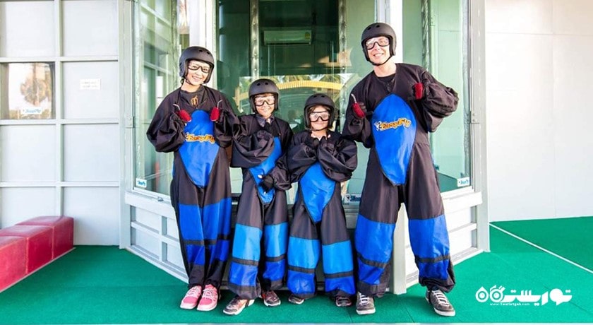 سرگرمی چتر بازی داخل سالن در کوسامویی شهر تایلند کشور کو سامویی