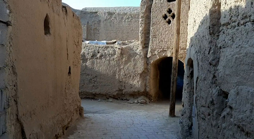  قلعه جندق شهرستان اصفهان استان خور  و بیابانک