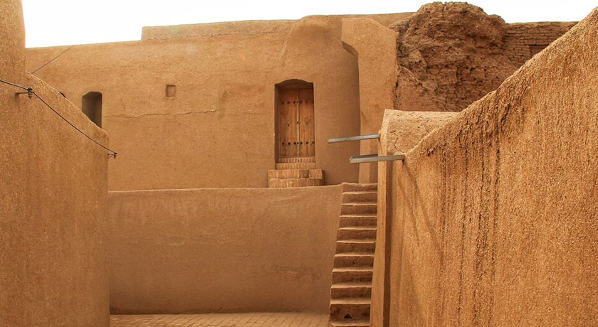  قلعه جندق شهرستان اصفهان استان خور  و بیابانک