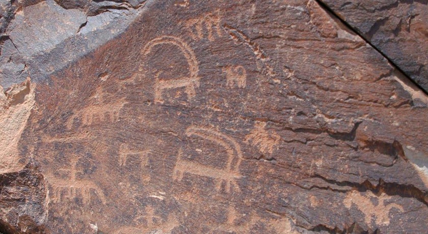  سنگ نگاره های کوه ارنان شهرستان یزد استان مهریز