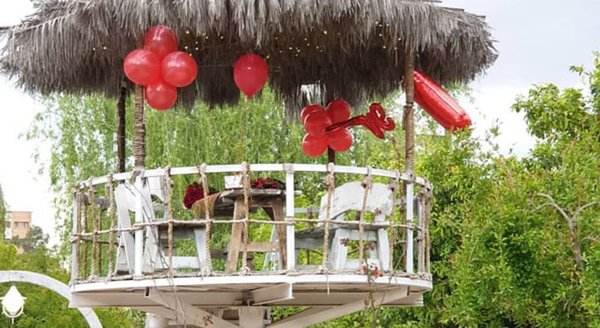 رستوران کافه باغ برکه شهر شیراز 