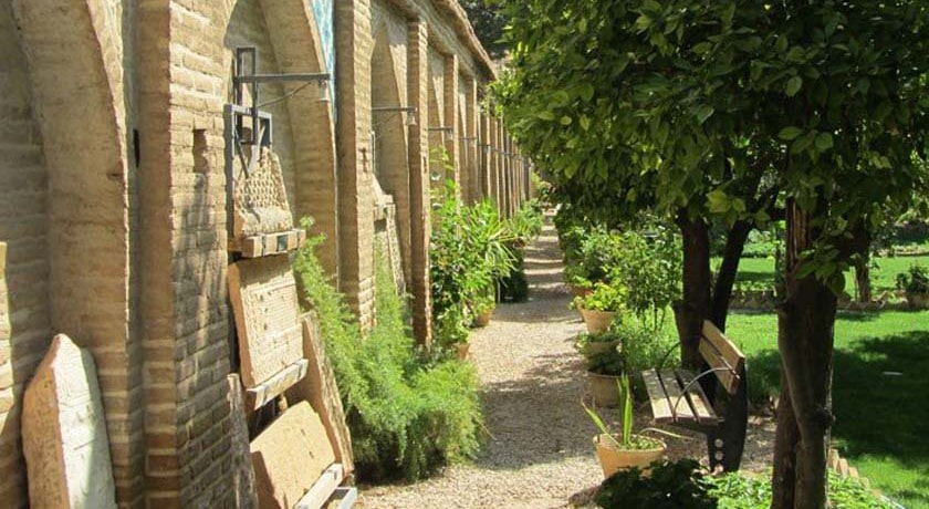 موزه سنگ هفت تنان (باغ موزه هفت تنان) -  شهر فارس