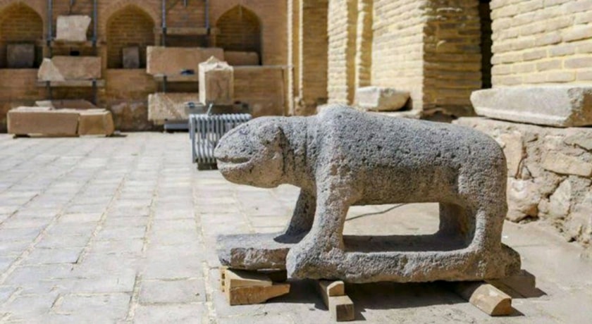  موزه سنگ هفت تنان (باغ موزه هفت تنان) شهرستان فارس استان شیراز