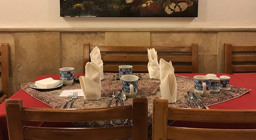 رستوران سفره خانه سنتی شرزه شهر شیراز 