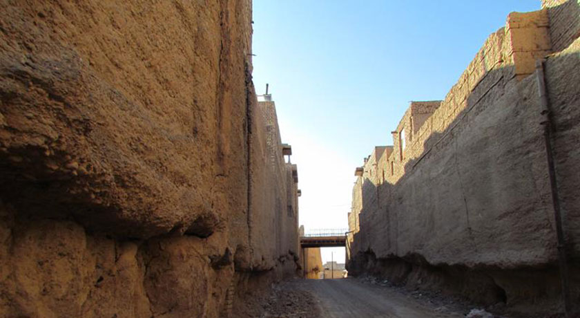 خندق های سنگی قلعه سرور خان -  شهر یزد