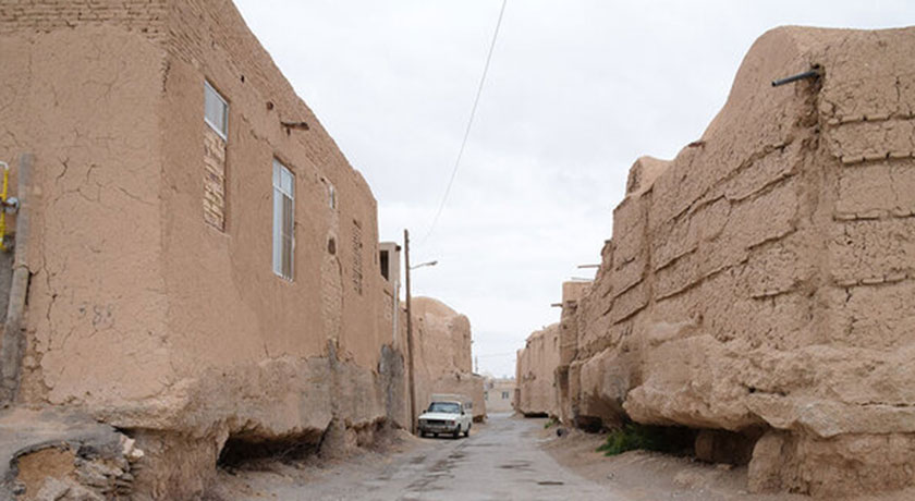  خندق های سنگی قلعه سرور خان شهرستان یزد استان ابرکوه