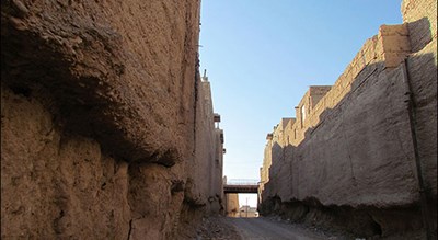  خندق های سنگی قلعه سرور خان شهرستان یزد استان ابرکوه