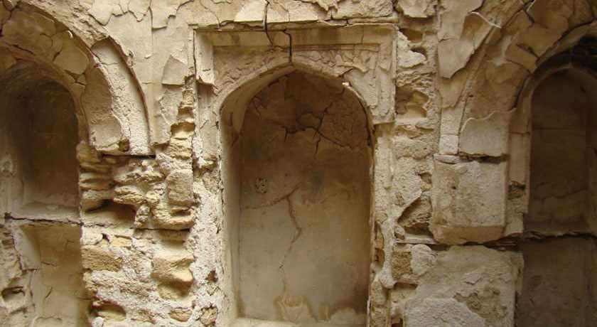  گورستان تم سنتی و مقبره بی بی مریم شهرستان هرمزگان استان قشم