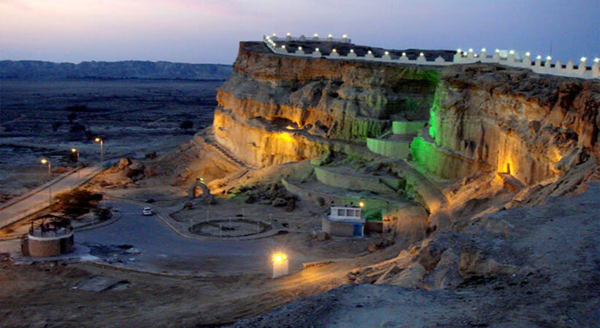  زیارتگاه شاه شهید شهرستان هرمزگان استان قشم