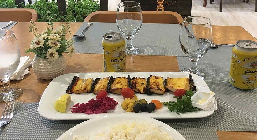 رستوران رستوران آبشار  شهر قشم 