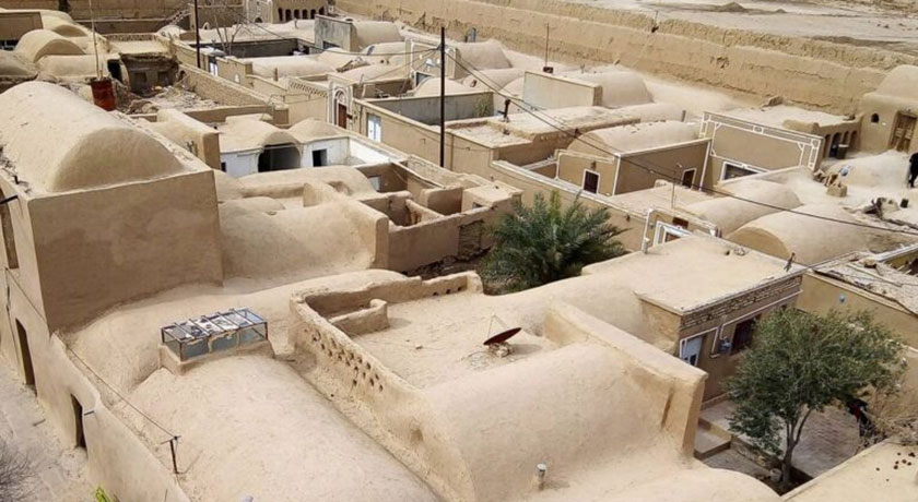 قلعه تیزک -  شهر ابرکوه