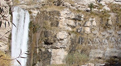  آبشار پوتک سمیرم شهرستان اصفهان استان اصفهان