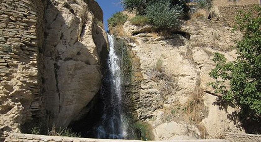  آبشار تفرچه سمیرم شهرستان اصفهان استان سمیرم
