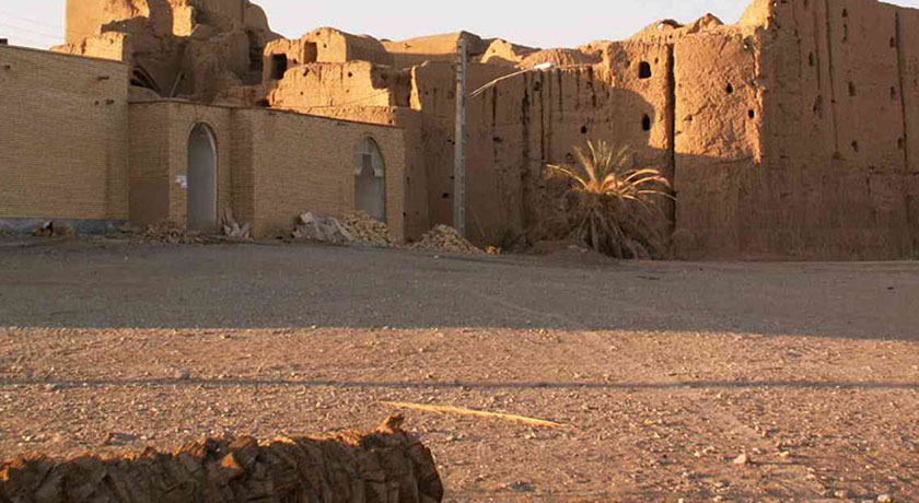 قلعه بیاضه -  شهر خور  و بیابانک