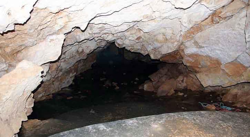 غار یخ دنا -  شهر سمیرم