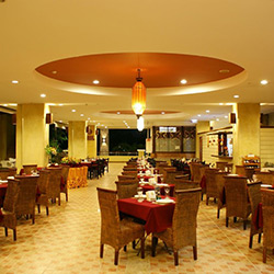 رستوران هتل بلا ویلا کابینا