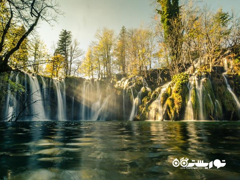 3.دریاچه‌های پلیتویک (Plitvice Lakes), کرواسی 