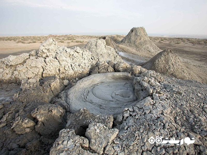 سفری یک روزه به کرانه زمین، قبوستان، آذربایجان