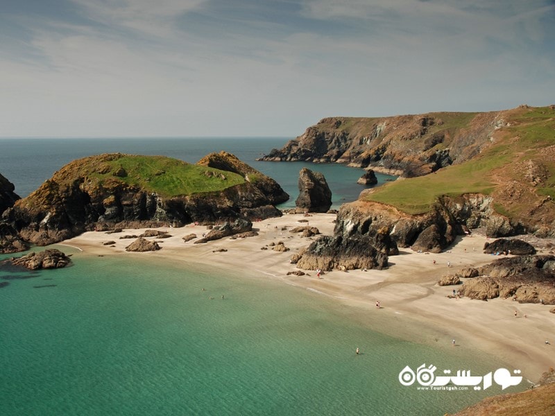 خلیج کینِنس (Kynance Cove)، شهر کورن وال (Cornwall)، انگلستان