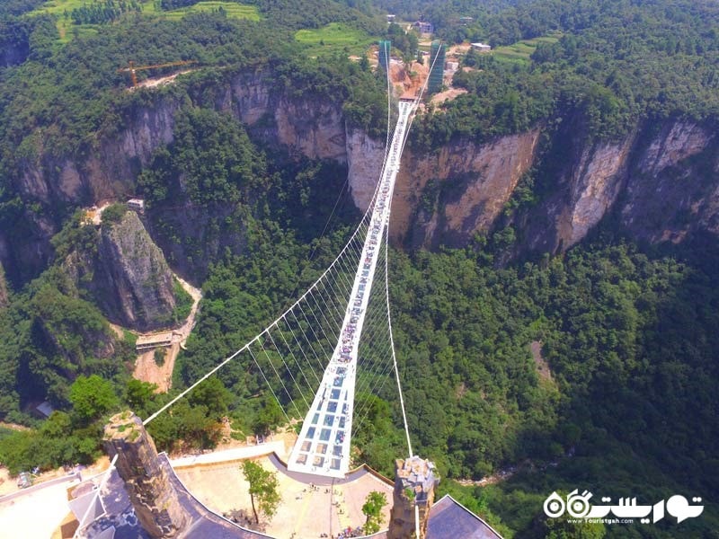 افتتاح بلندترین و طولانی ترین پل شیشه ای جهان در چین