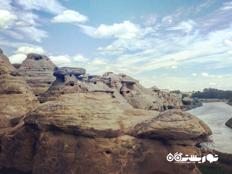 - پارک ایالتی سنگ نوشته (Writing-on-Stone Provincial Park)  