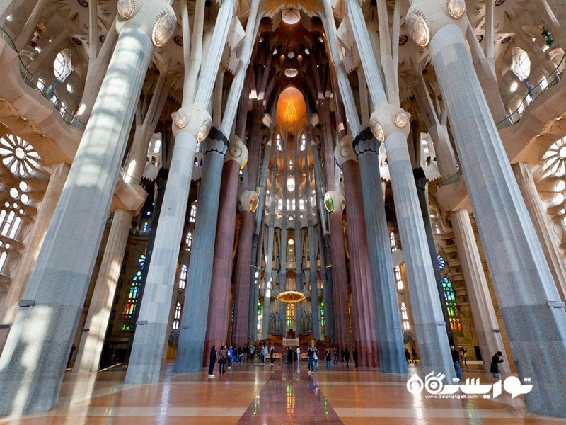 5.ساگرادا فامیلیا- بارسلونا (Sagrada Familia, Barcelona)