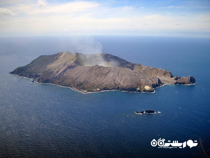 7. جزیره سفید یا واکاری (Whakaari)، خلیج پلنتی (Bay of Plenty)، نیوزیلند