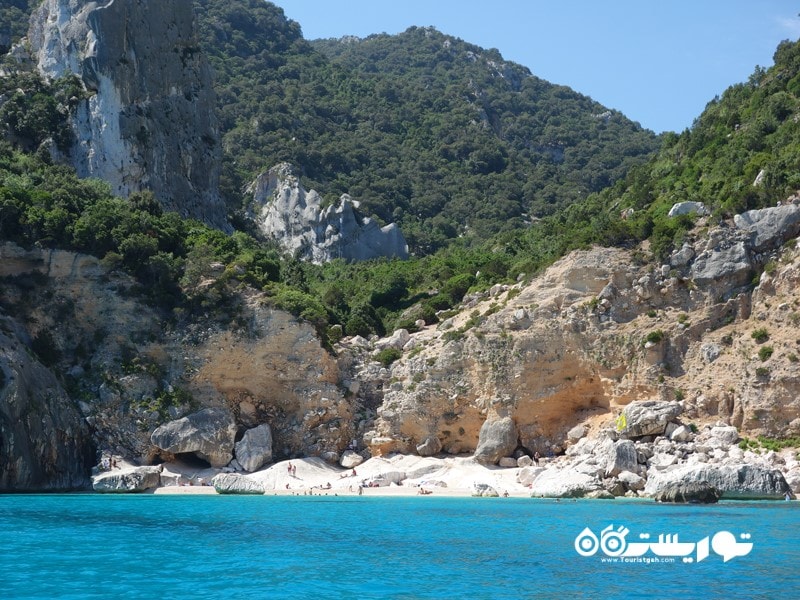 شهر ساحلی کالاگونونه (Cala Gonone)، جزیره ساردینیا (Sardinia)