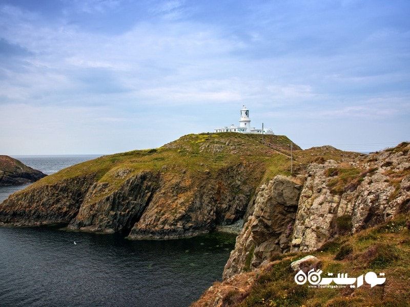 2. استرامبل هد (Strumble Head) در پمبروکشیر (Pembrokeshire)