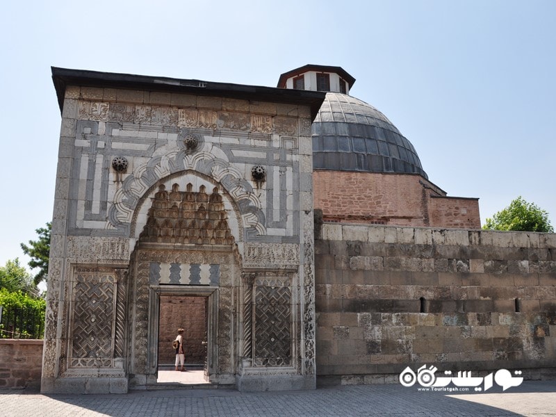 2- موزه کاشی (مدرسه کاراتای) (Tile Museum (Karatay Medresisi