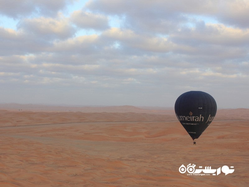 9. صحرای دبی یکی از مکان ها برای بهترین تجربه بالن سواری در سراسر جهان