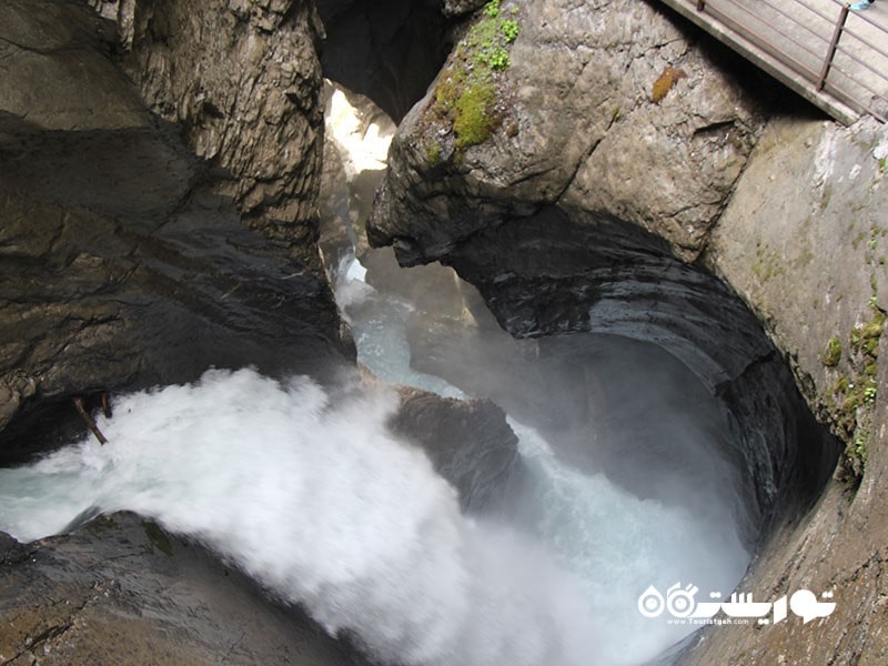 14. آبشارهای پنهان را در سوئیس ببینید