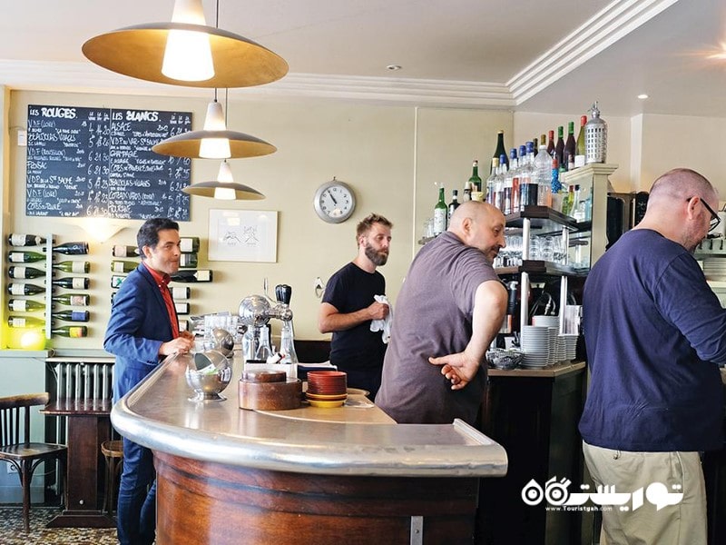 کافه دِ لا نوِل مایری (Café de la Nouvelle Mairie) یا تالار شهر جدید