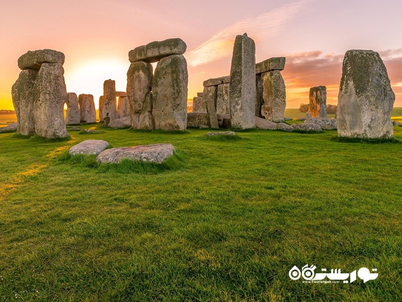 7- استون هنج (Stonehenge) در کشور بریتانیا