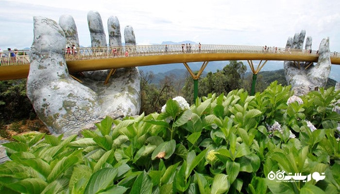 این پل در ارتفاع 1400 متری از سطح دریا و بالای تپه های با نا قرار دارد.