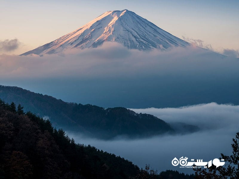 ۲. کوه فوجی یکی از مقاصد برتر جهان که مه در آنها «جادوی ناب» می آفریند