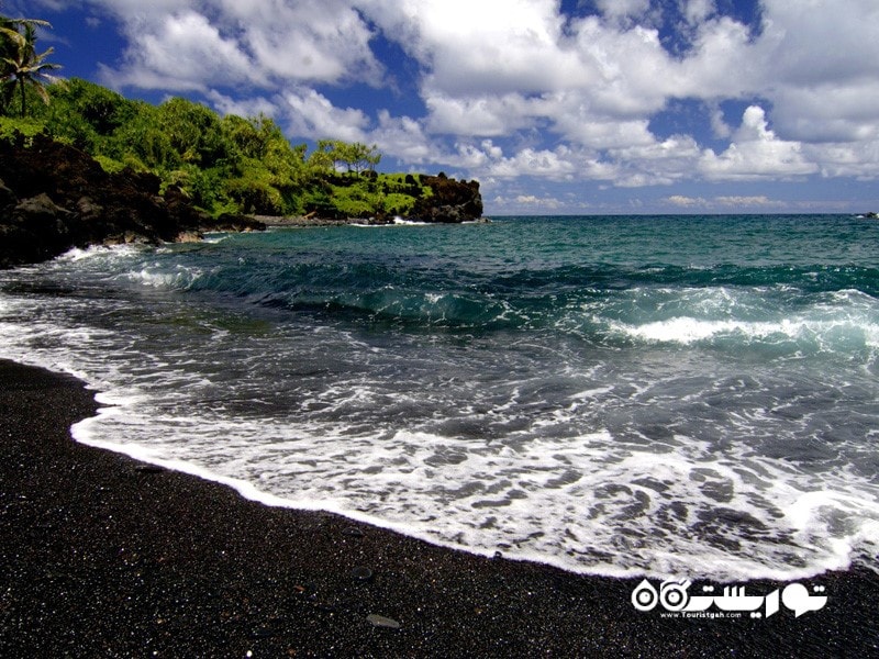 6- ساحل ماسه سیاه، هاوایی (Black Sand Beach, Hawaii)