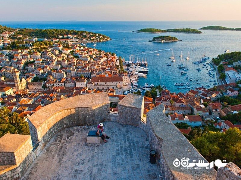 جزیره هیوار (Hvar) دورتر از سواحل دالماتیان