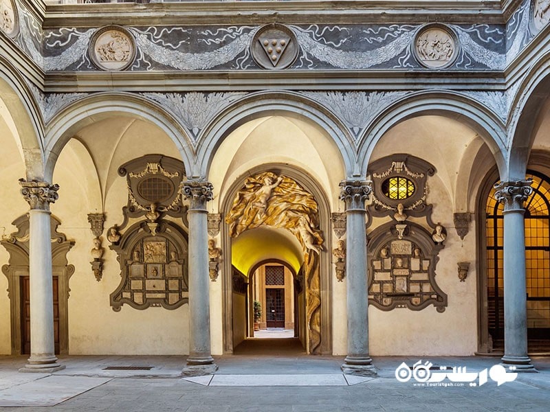 ۳. بازدید از کاخ‌ های مدیچی