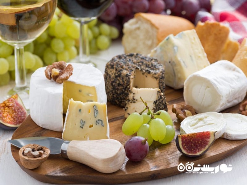 24. فرانسه سالانه حدود 1.7 میلیون تن پنیر در حدود 1600 نوع مختلف تولید می کند