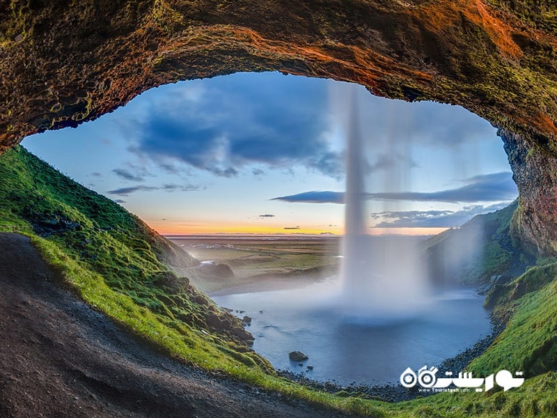 3. آبشار سلیالاندفوس (Seljalandsfoss)، ایسلند