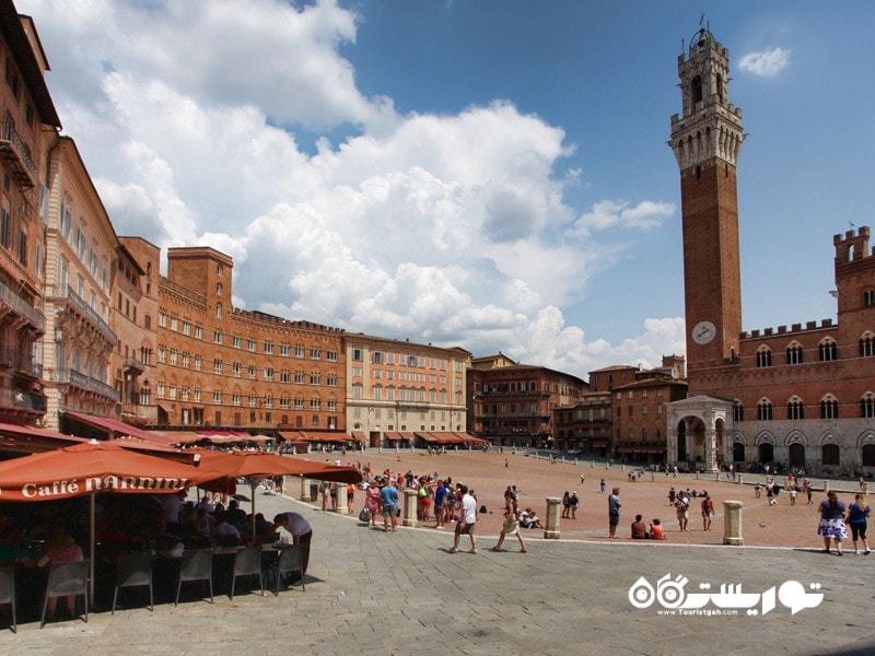 ۳- میدان دل کامپو (Piazza del Campo)