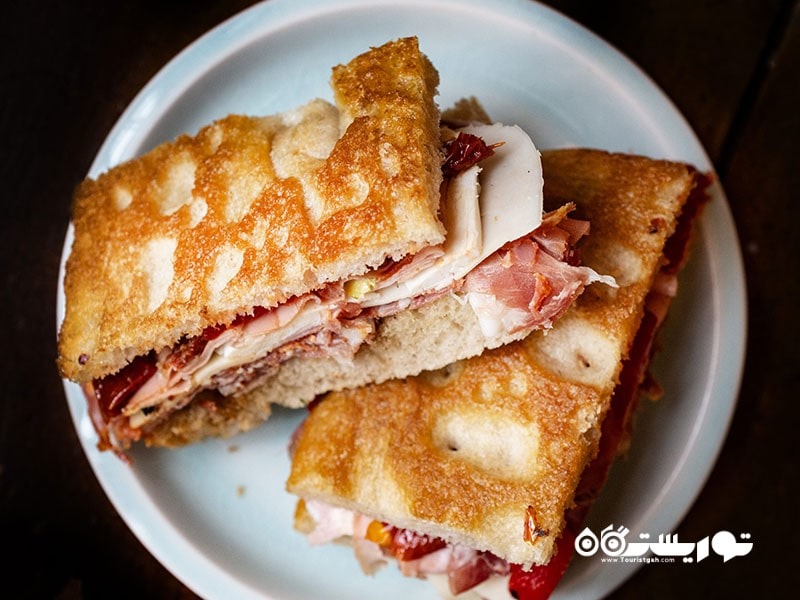 ۱۲. مزه کردن یک شیاچیاتای (schiacciata) واقعی