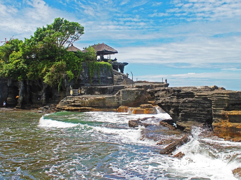 2. به تماشای معبد تاناه لوت (Tanah Lot) در بالی بروید.