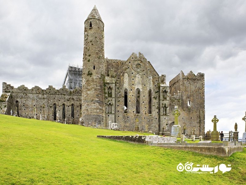 2- صخره کشل (The Rock of Cashel) در شهرستان تیپراری (Tipperary)، ایرلند