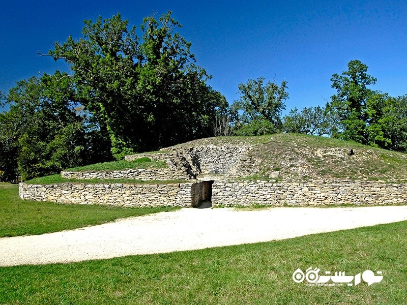 9. گورستان بوگان (Tumulus of Bougon)، حدود 4700 سال پیش از میلاد مسیح