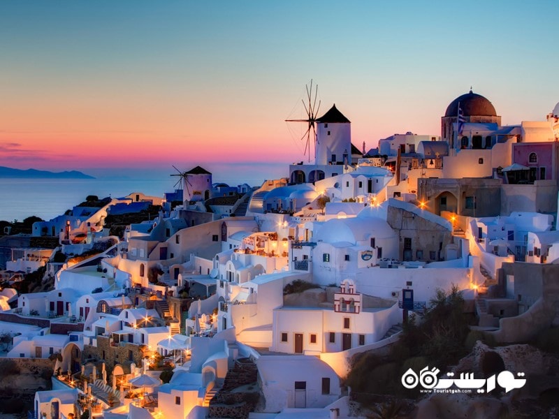 اویا در جزیره سانتورینی (Oia on the islan of Santorini) در کشور یونان