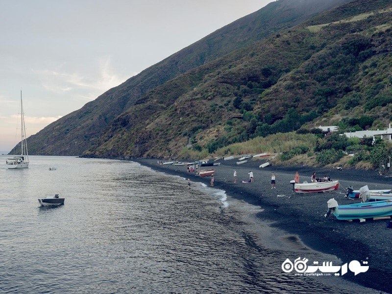 13- استرومبلی، ایتالیا (Stromboli, Italy)