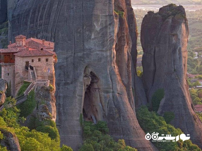 33.صخره های معلق متئورا (Meteora)، یونان